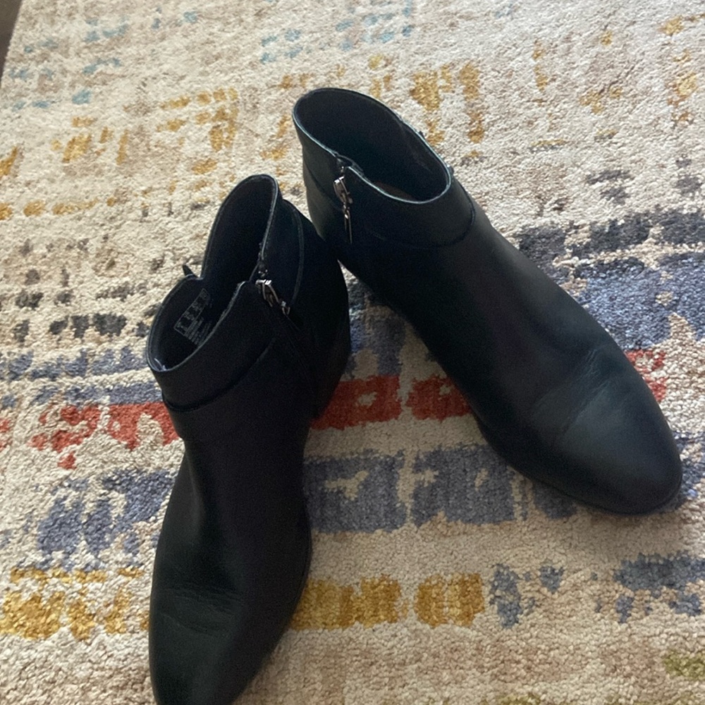 Clarks- black - soft cushion boot- ladies 8.5